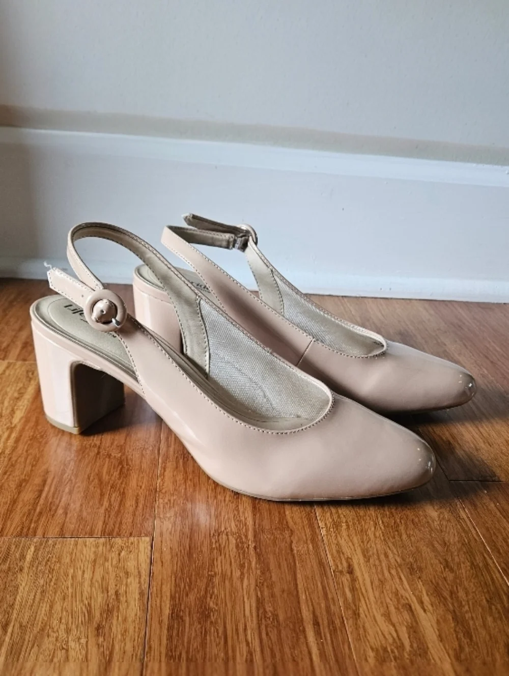 NEW LifeStride Tia Slingback Block Heel Pump in Beige Patent Size 10